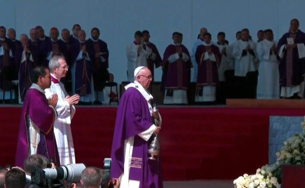 Papa clama por un México sin migrantes ni traficantes de muerte