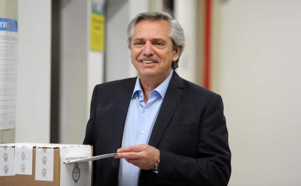 Argentina vota en paz pero ansiosa de conocer los resultados de una elección clave