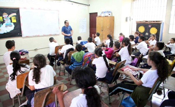 Gobierno aprueba cierre de centros educativos durante 14 días en Honduras