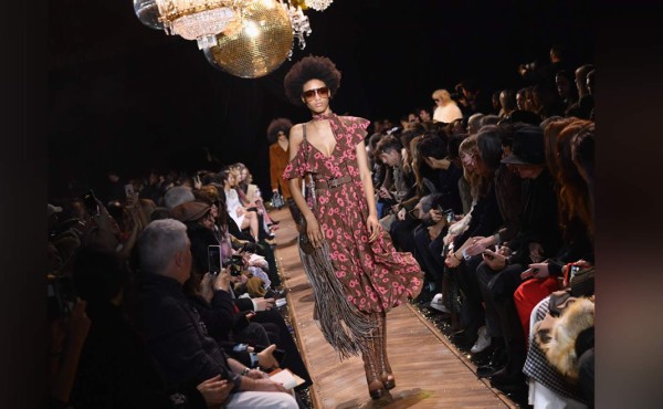 Michael Kors recuerda la moda disco