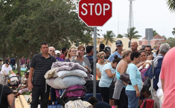 Senador pide a indocumentados no tener miedo de ir a los refugios