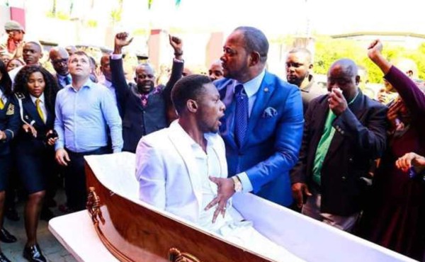 Video de pastor que 'resucita' a un muerto en Sudáfrica se hace viral