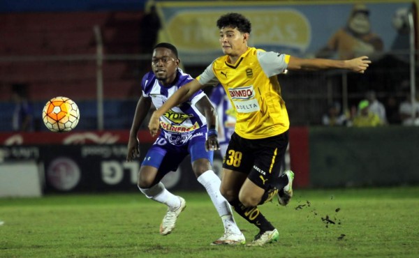 Victoria y Real España se reparten puntos en duelo clave