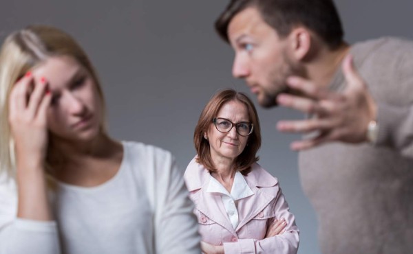 No soporta a su suegra latosa