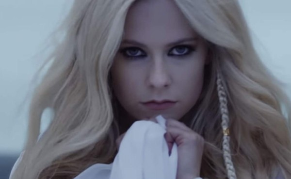 YouTube: Avril Lavigne estrena video de 'Head Above Water'