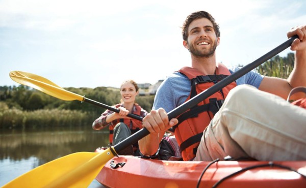 Viajar hace más feliz a las personas que casarse