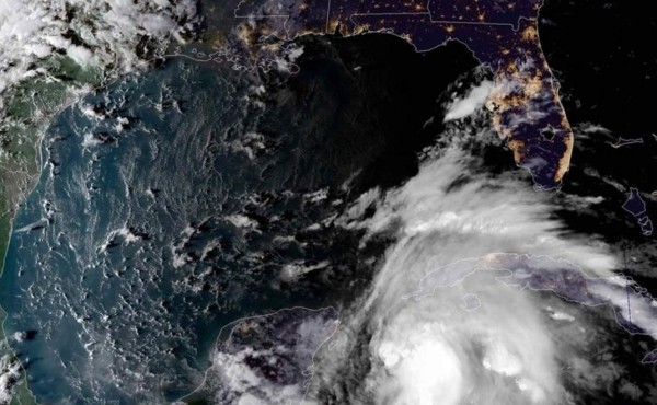 Michael se convierte en huracán camino a Florida, EEUU