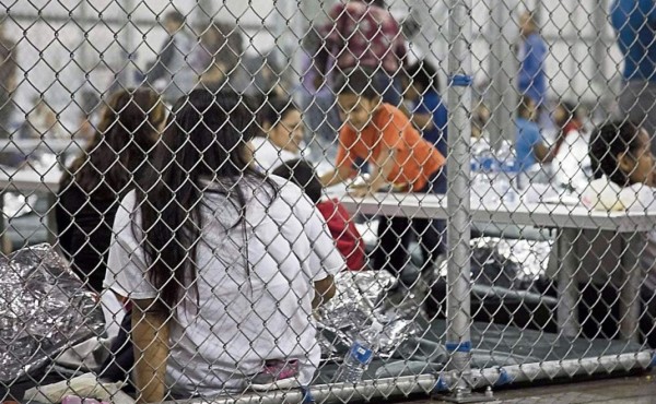 Migrantes desbordan centros de Patrulla Fronteriza en EEUU