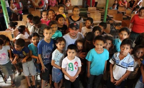 Hondureño utiliza recompensa de EUA para apoyar educación en Honduras