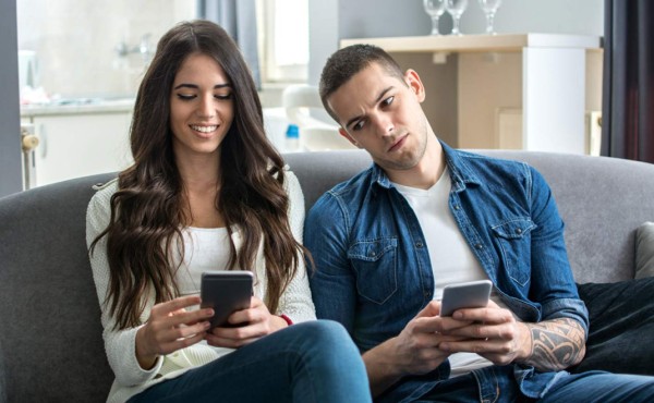 Conductas que despiertan los celos de cualquier hombre