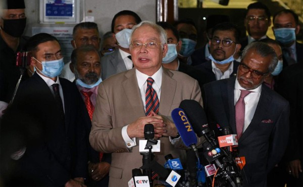 Ex primer ministro malasio condenado a 12 años de prisión por corrupción