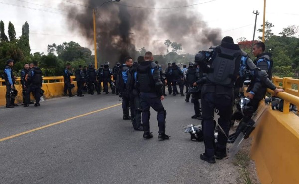 Manifestantes se toman otro puente entre El Progreso y Tela