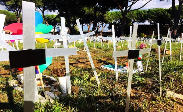 Un cementerio de fetos despierta indignación en Italia