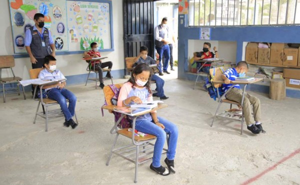 164 centros educativos públicos están identificados para iniciar clases semipresenciales