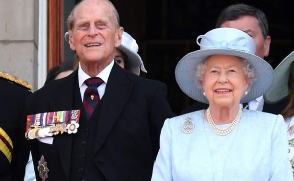 Duque de Edimburgo posa con Isabel II para celebrar su 99 cumpleaños