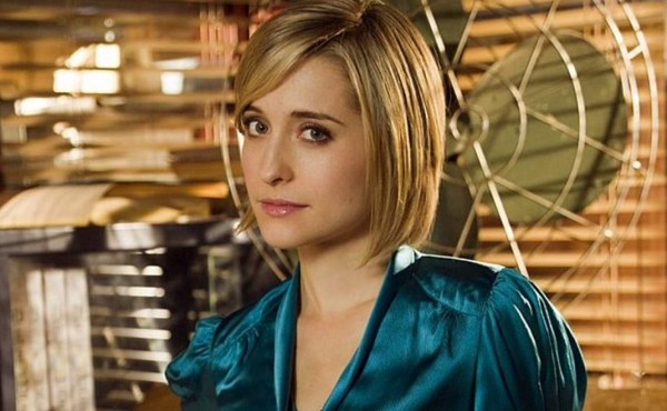 Arrestan a actriz de Smallville por reclutar mujeres para explotación sexual