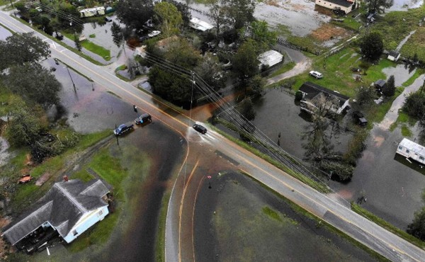 Florence deja ríos a punto de desbordarse, ciudades cercadas y 15 muertos
