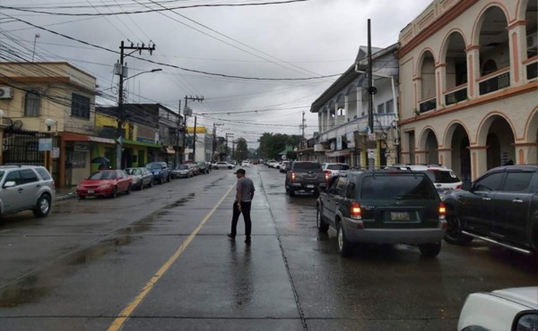 Frente frío provoca lluvias este martes en casi todo el país