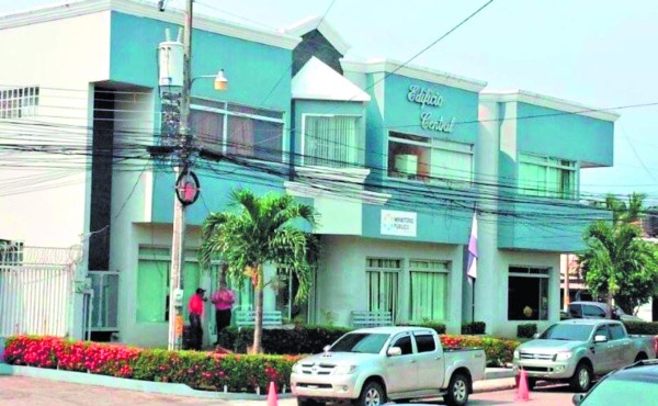 Encarcelan a dos oficiales y dos agentes