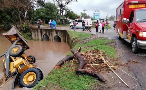 Siguatepeque: Inician búsqueda de conductor desaparecido sobre una quebrada