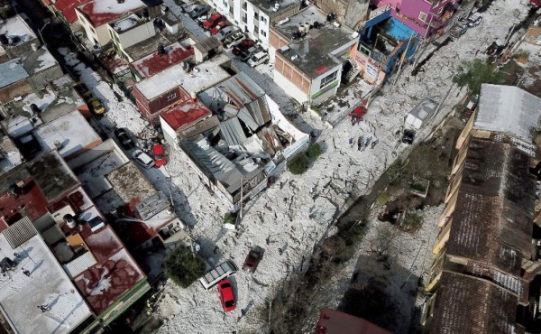 Inusual granizada cubre de hielo la ciudad mexicana de Guadalajara  