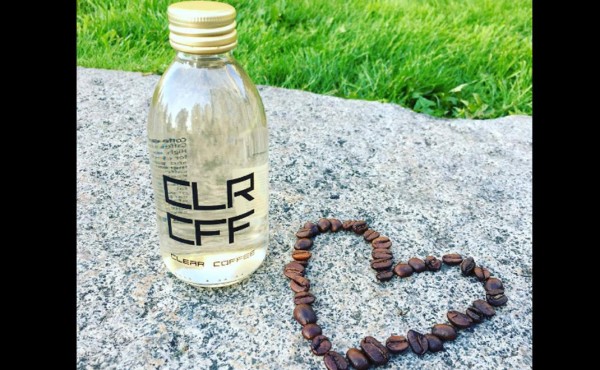 Crean café transparente que no mancha los dientes