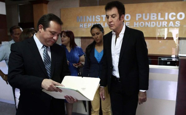 PAC denuncia al TSE por uso de documentos públicos