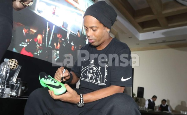 Hondureño paga casi 40,000 lempiras por tacos de Ronaldinho