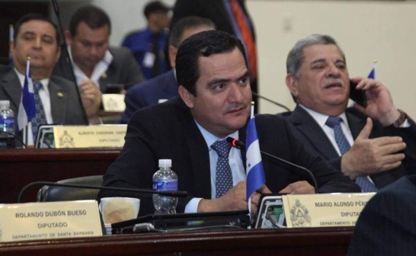 Congreso revisa contrato y deuda con empresa Diálisis de Honduras