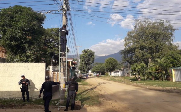 Desmantelan sistema de cámaras que supuestamente vigilaba a la Policía