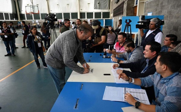 Guatemala elige presidente para vencer la pobreza y violencia