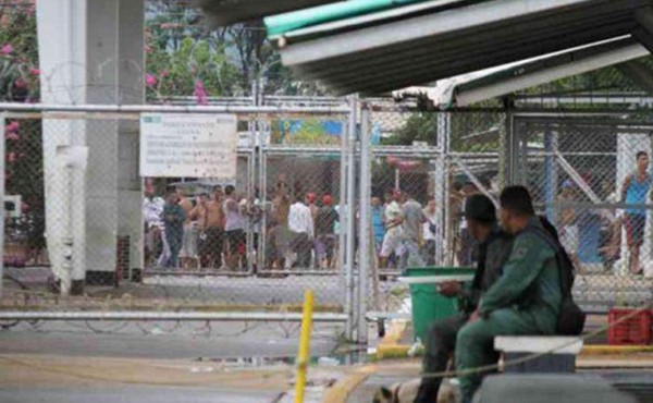 Motín en cárcel de Venezuela deja al menos 12 muertos y 12 heridos