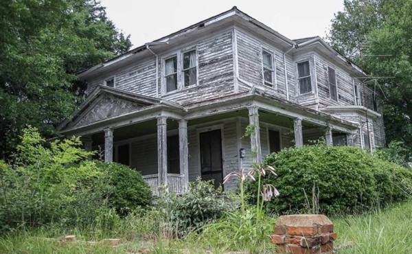 Fotos virales de casa abandonada que parece 'una cápsula del tiempo'