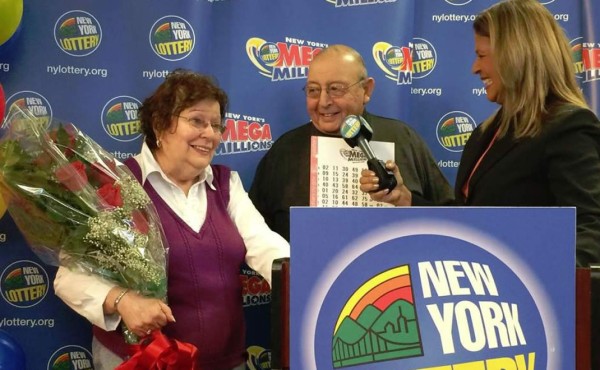 Anciano gana 326 millones de dólares en la lotería