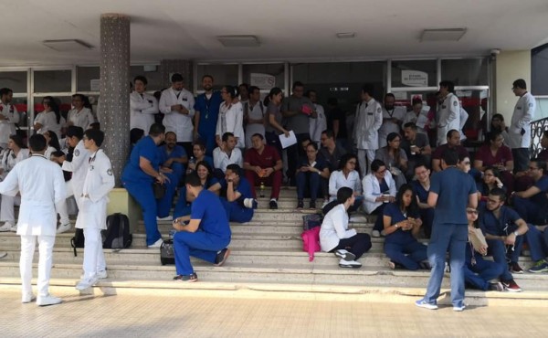 Médicos residentes se suman a las protestas en Honduras