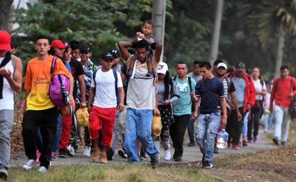 Pese a las advertencias, hoy salió una nueva caravana de migrantes a EEUU