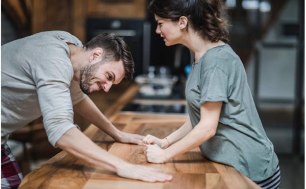 Esposo cornudo y despojado