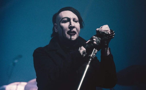 Marilyn Manson hizo que fanático pasara bochorno en el escenario