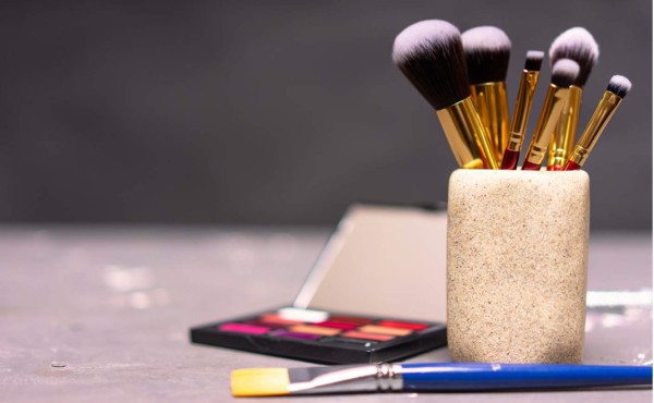 Pasos para lavar tus brochas de maquillaje