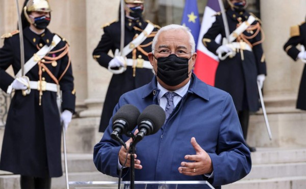 Primer ministro portugués decide aislarse por haber estado en contacto con Macron