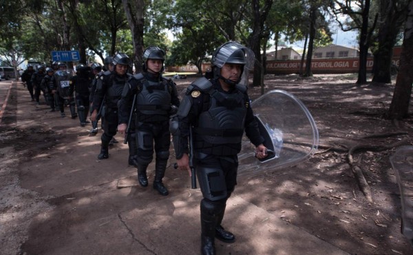 El Ejército toma control de dos municipios en conflicto en Guatemala