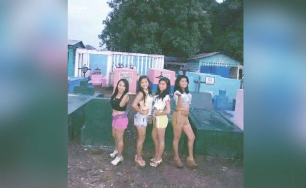 Indignación por polémica sesión de fotos en cementerio