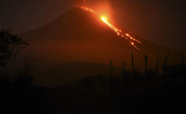 Dormir con el enemigo: cómo viven los vecinos del volcán Pacaya en Guatemala