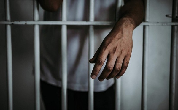 Casi ocho años de cárcel recibe profesor por actos de lujuria en Puerto Cortés