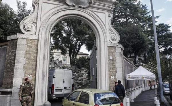 Hallan restos humanos en un edificio del Vaticano en Roma