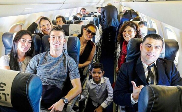 Cristiano llega acompañado de su novia al The Best