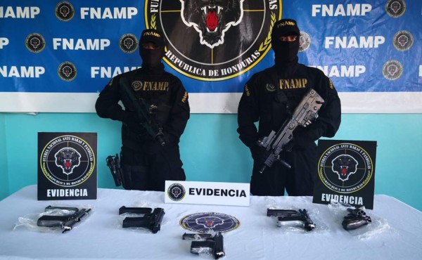 Capturan a pareja que traficaba armas para la pandilla 18 en La Ceiba
