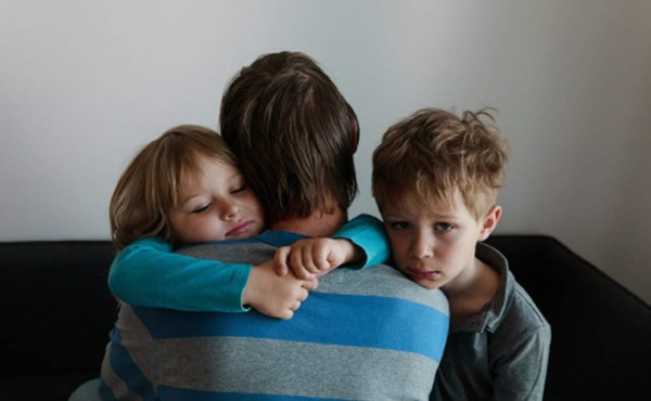 Esposo se divorcia y quiere pelear la custodia de sus hijos