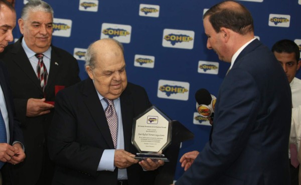 Reconocen trayectoria del empresario Rafael Ferrari