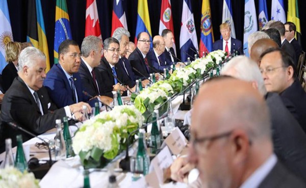 Presidente hondureño participa en reunión de alto nivel con Trump